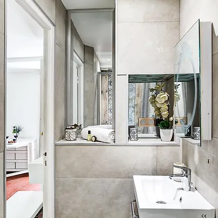 Apartment Historical Louvre Area Paris